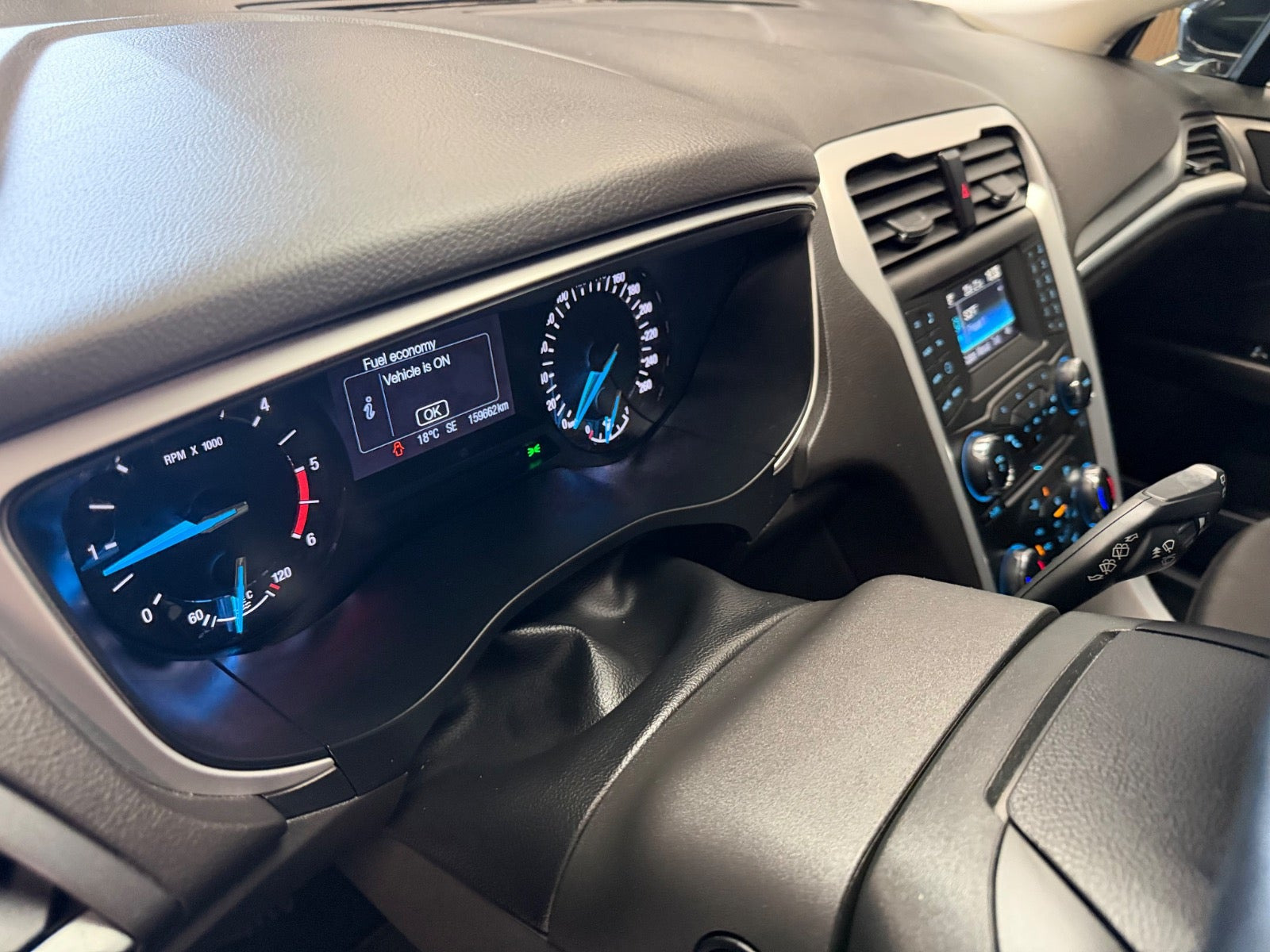 Sort Ford Mondeo fra 2015