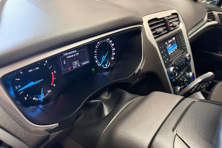 Sort Ford Mondeo fra 2015
