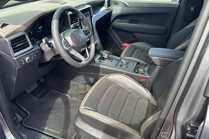 Grå VW Amarok fra 2025