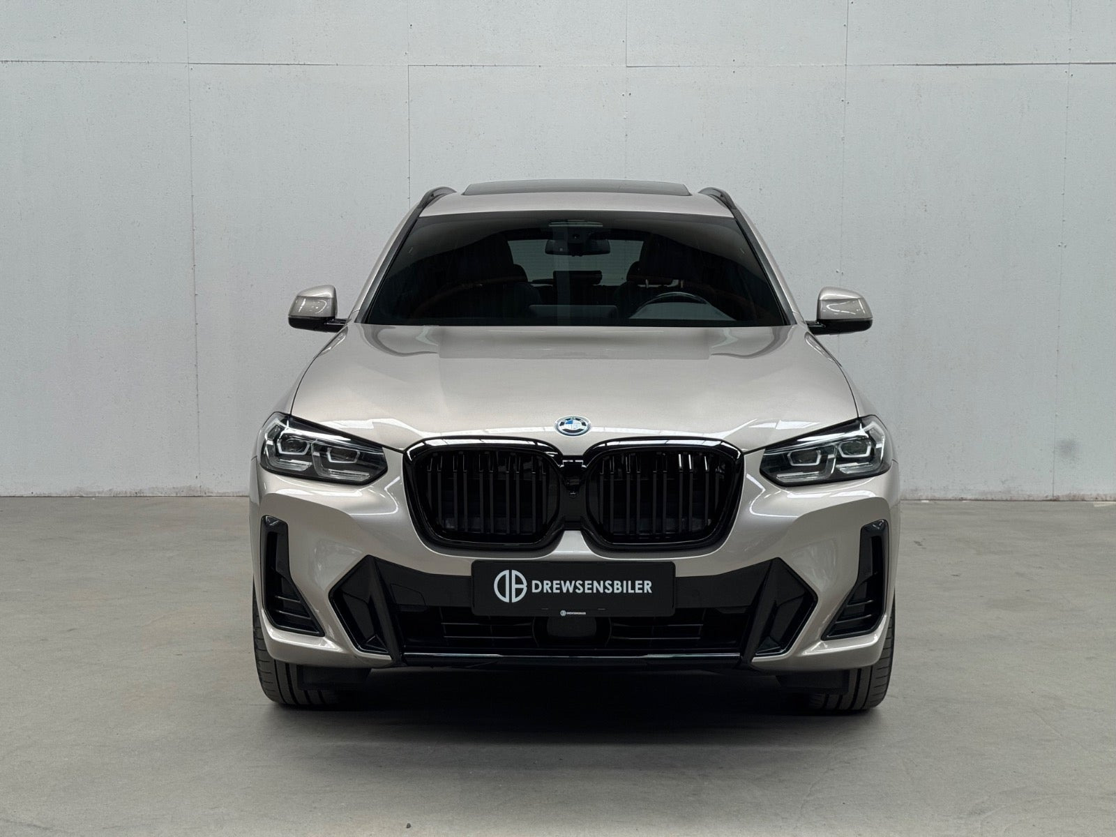 Orange BMW iX3 fra 2022
