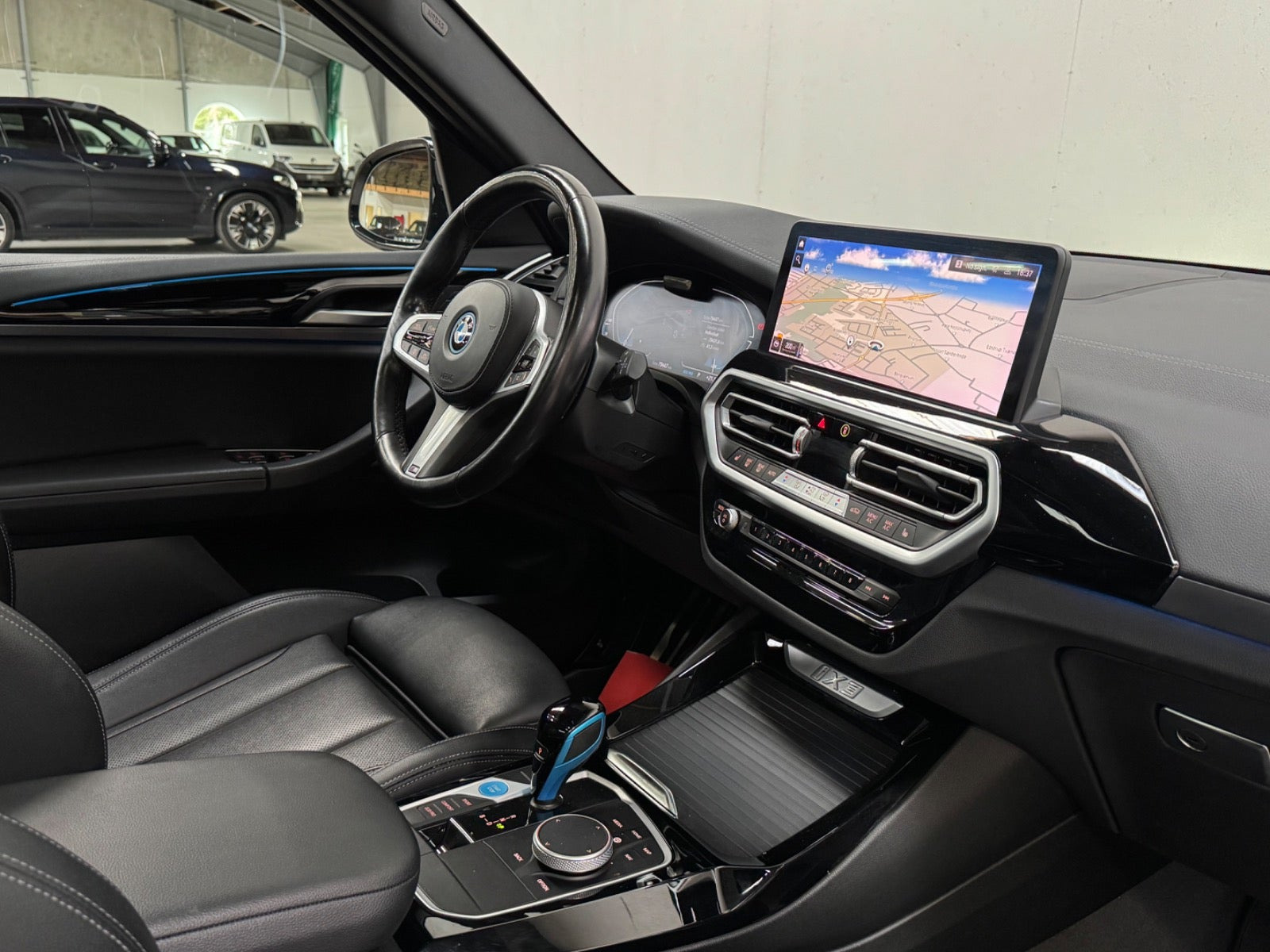 Orange BMW iX3 fra 2022