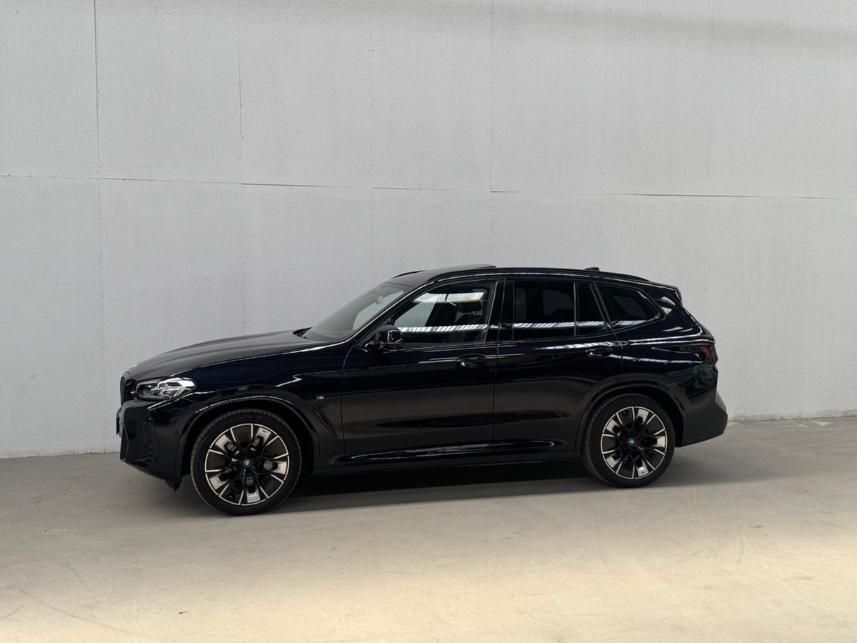 Sort BMW iX3 fra 2022