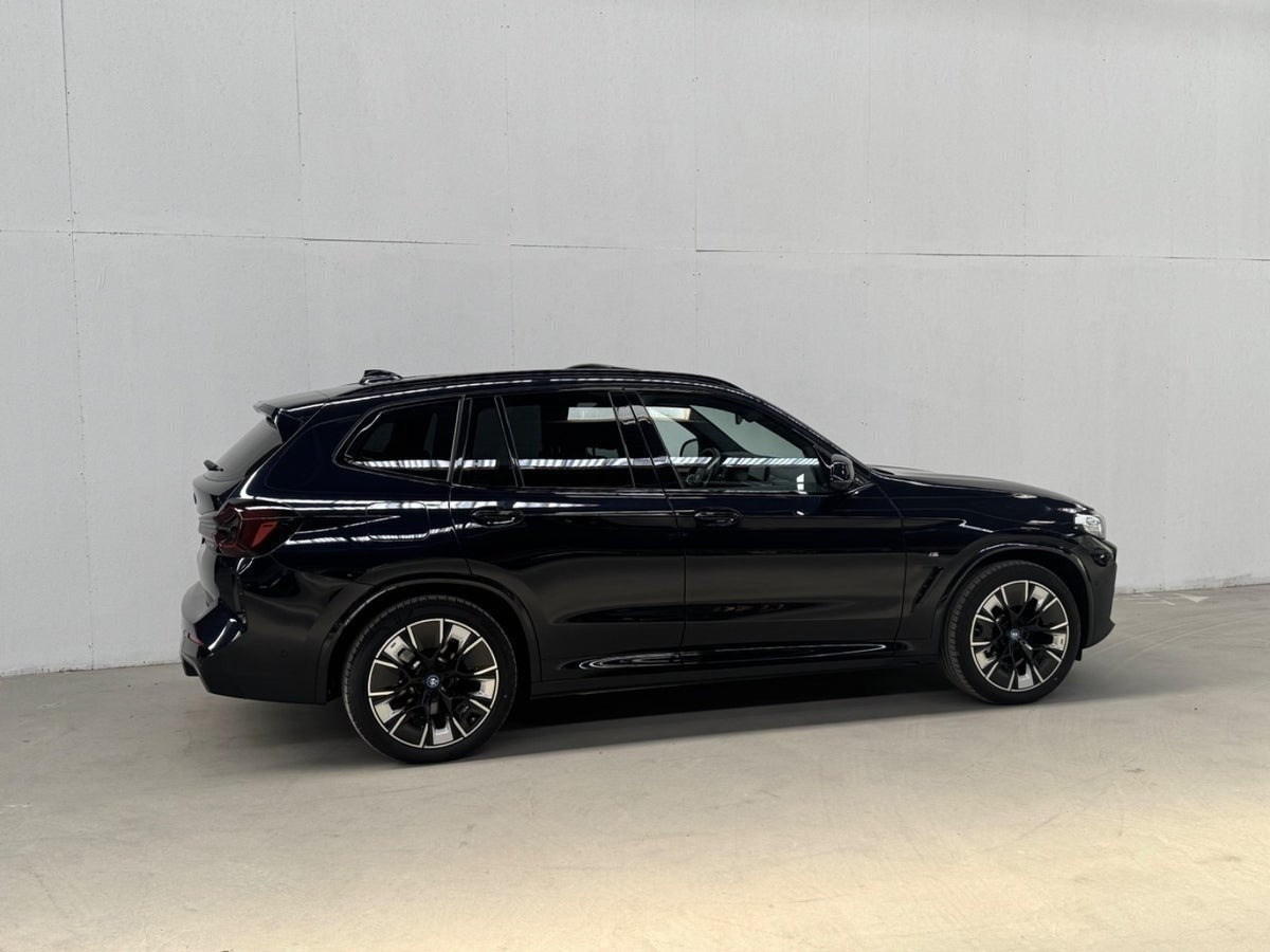 Sort BMW iX3 fra 2022