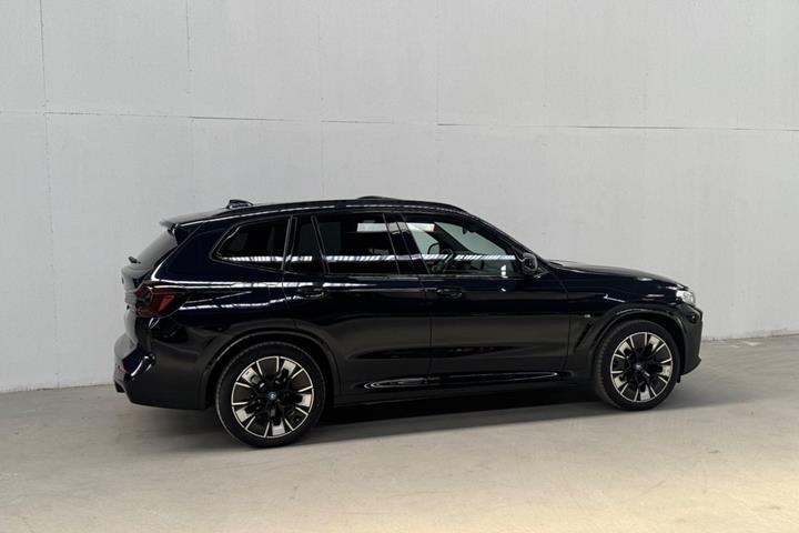 Sort BMW iX3 fra 2022