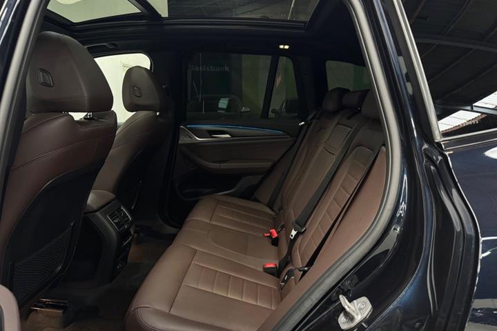 Sort BMW iX3 fra 2022