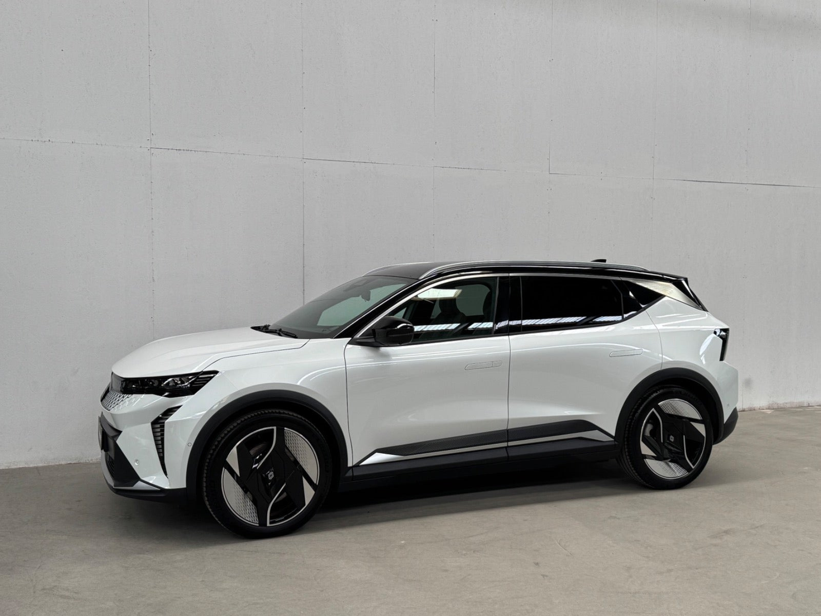Hvid Renault Scenic E-Tech fra 2024