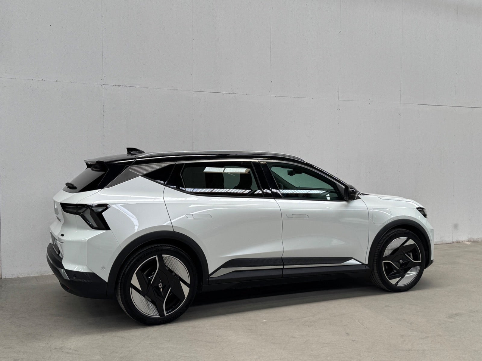 Hvid Renault Scenic E-Tech fra 2024