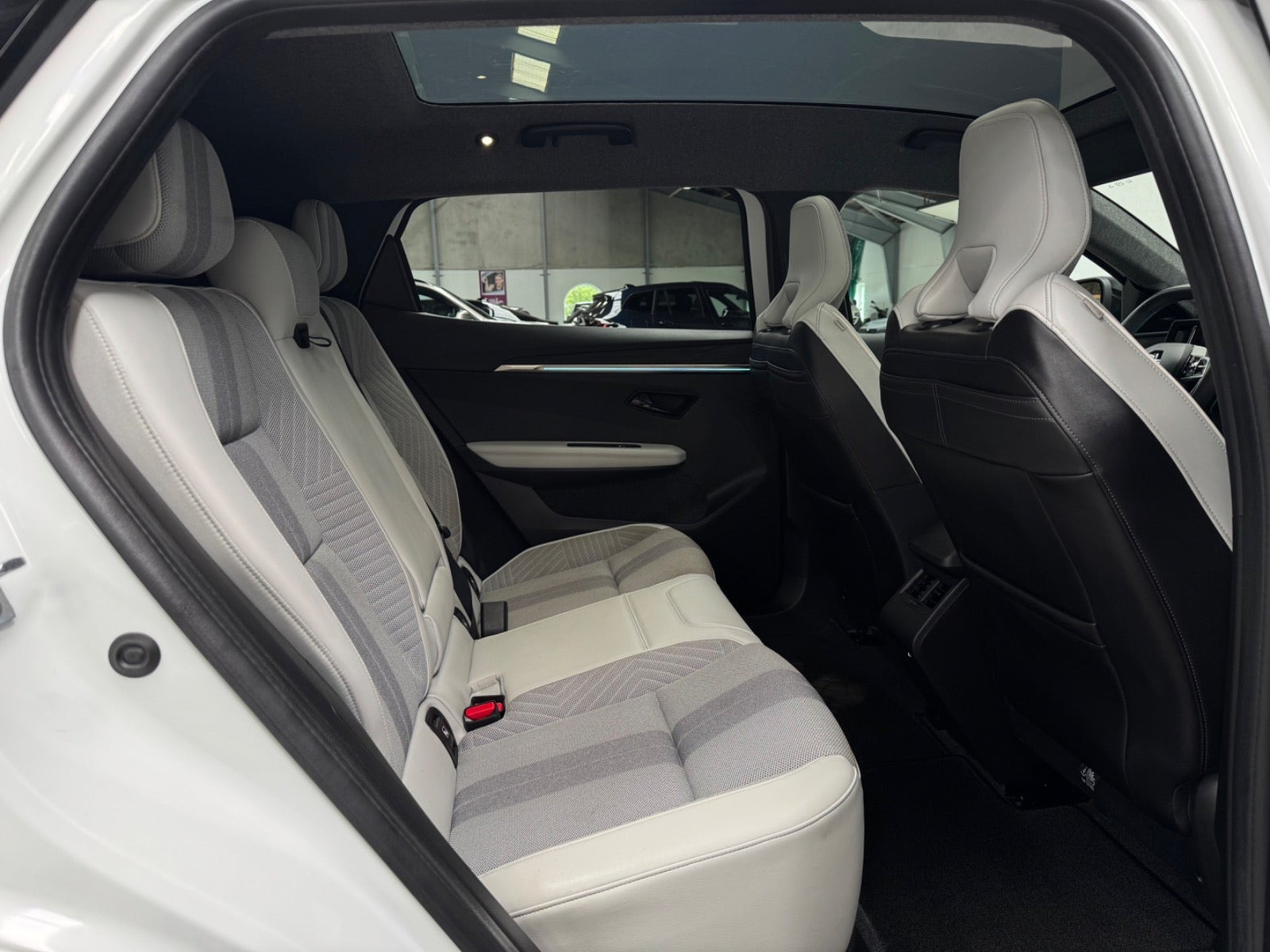 Hvid Renault Scenic E-Tech fra 2024