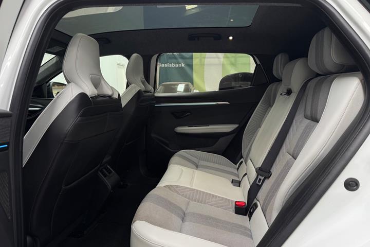 Hvid Renault Scenic E-Tech fra 2024