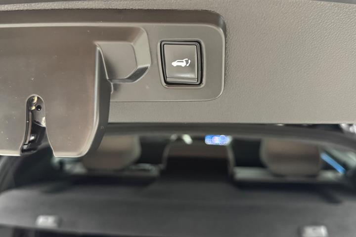 Hvid Renault Scenic E-Tech fra 2024