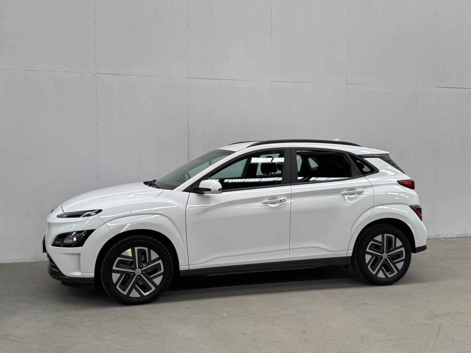 Hvid Hyundai Kona fra 2022