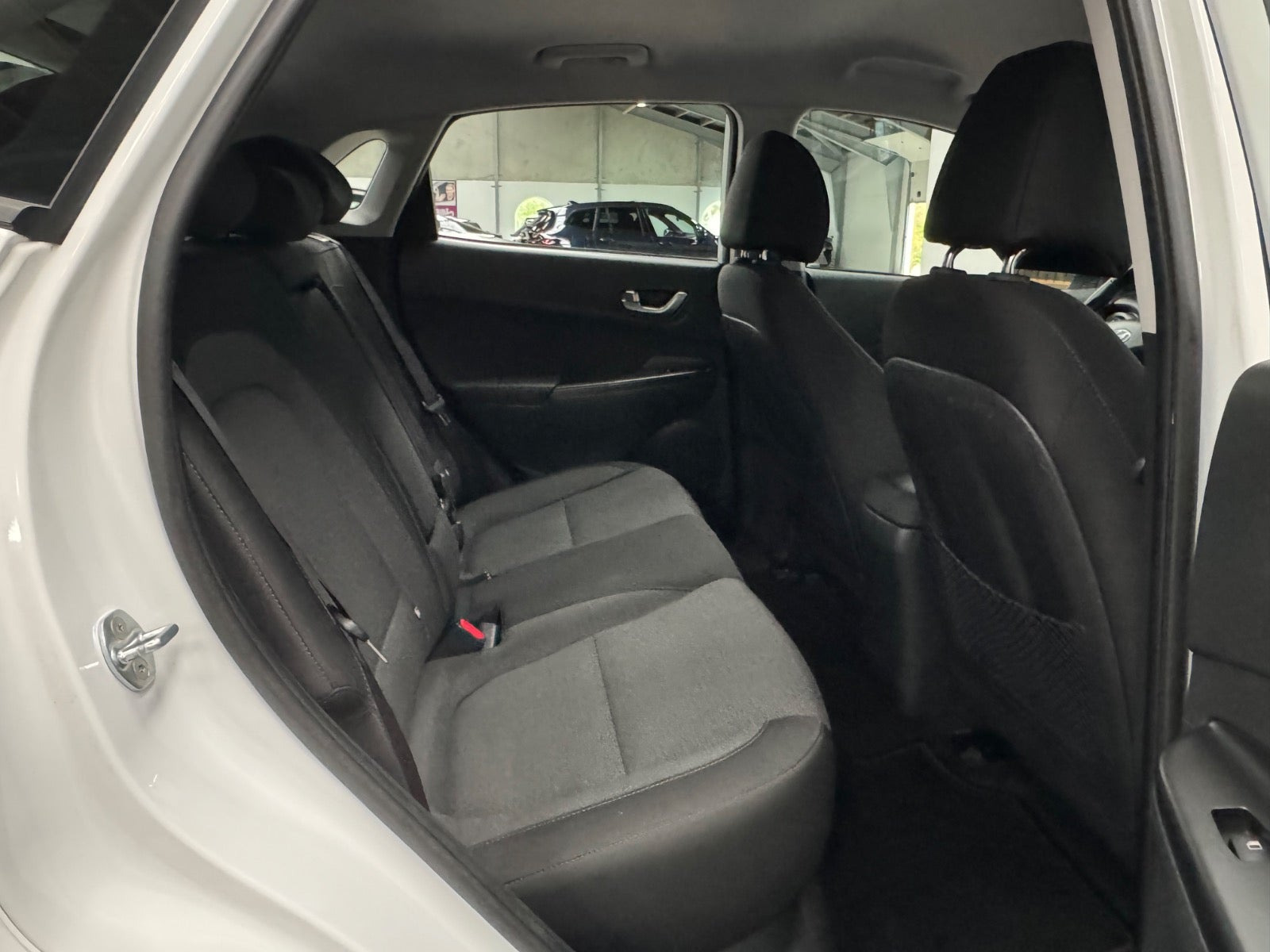 Hvid Hyundai Kona fra 2022