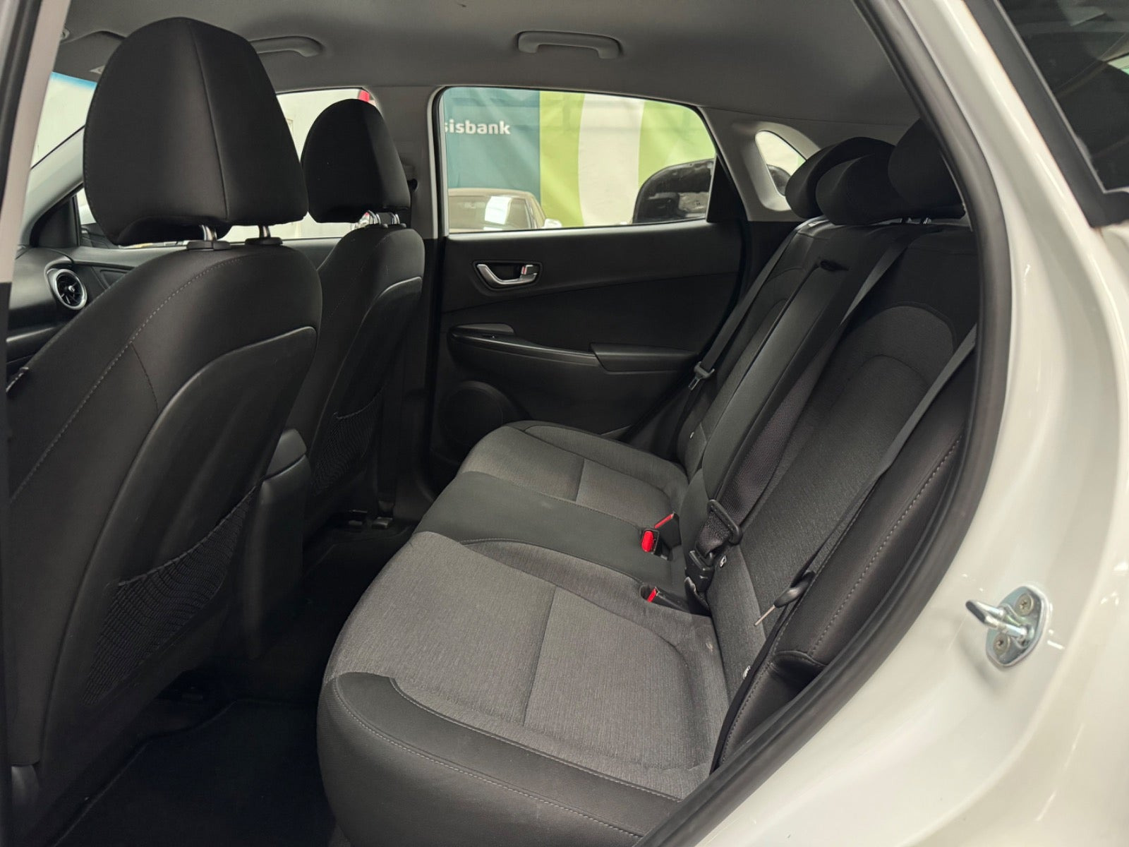 Hvid Hyundai Kona fra 2022