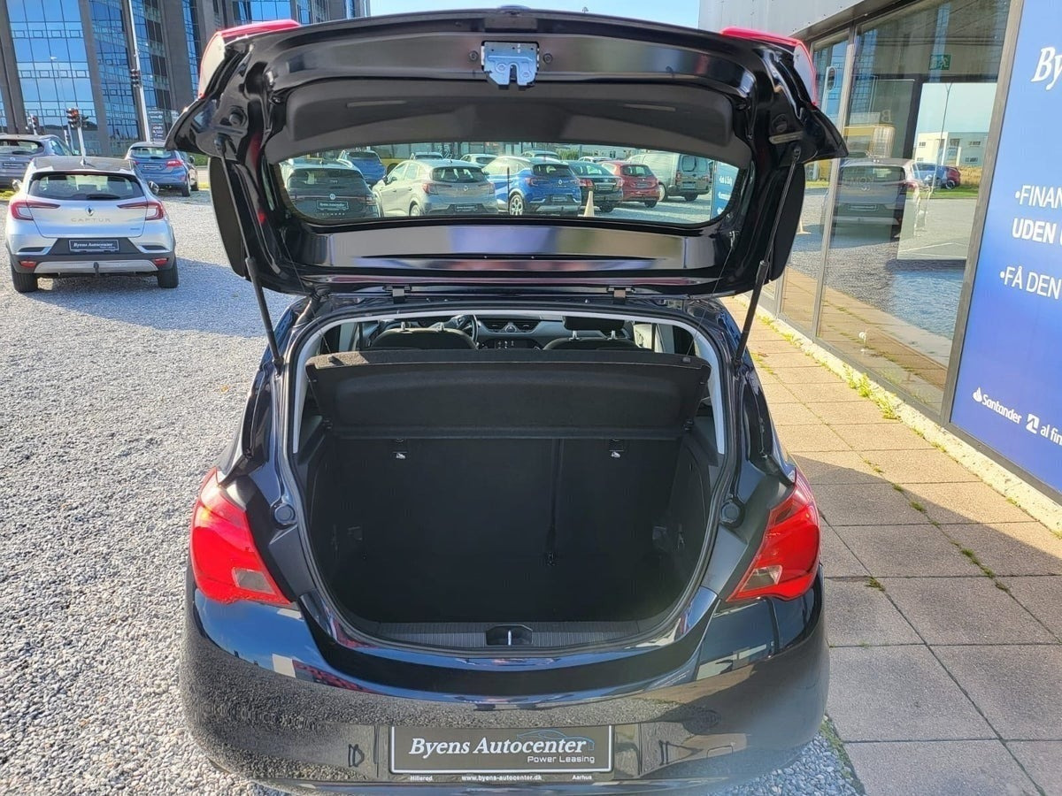 Sort Opel Corsa fra 2019