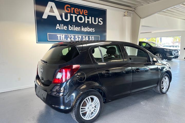 Sort Opel Corsa fra 2013
