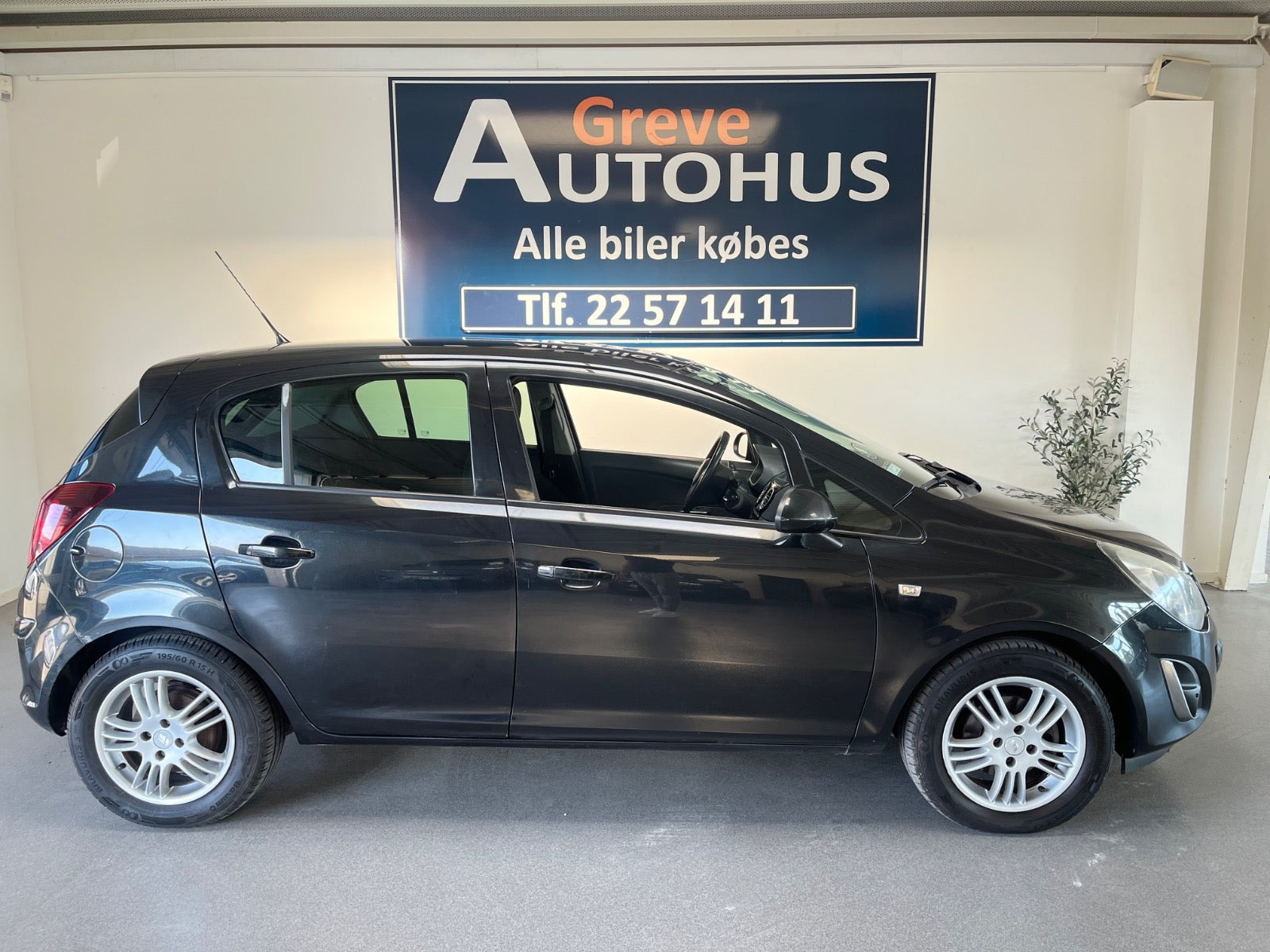 Sort Opel Corsa fra 2013