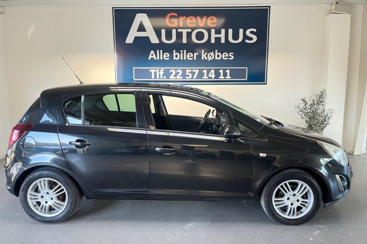 Sort Opel Corsa fra 2013