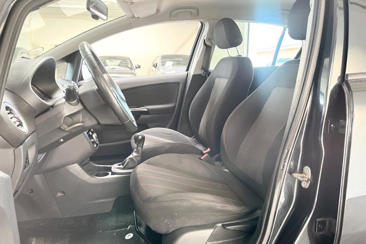 Sort Opel Corsa fra 2013