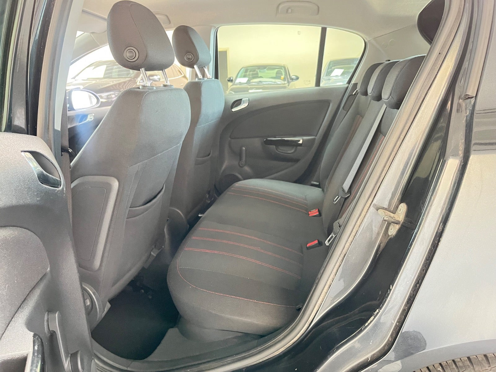 Sort Opel Corsa fra 2013