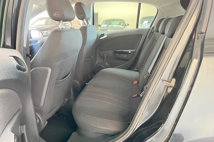 Sort Opel Corsa fra 2013