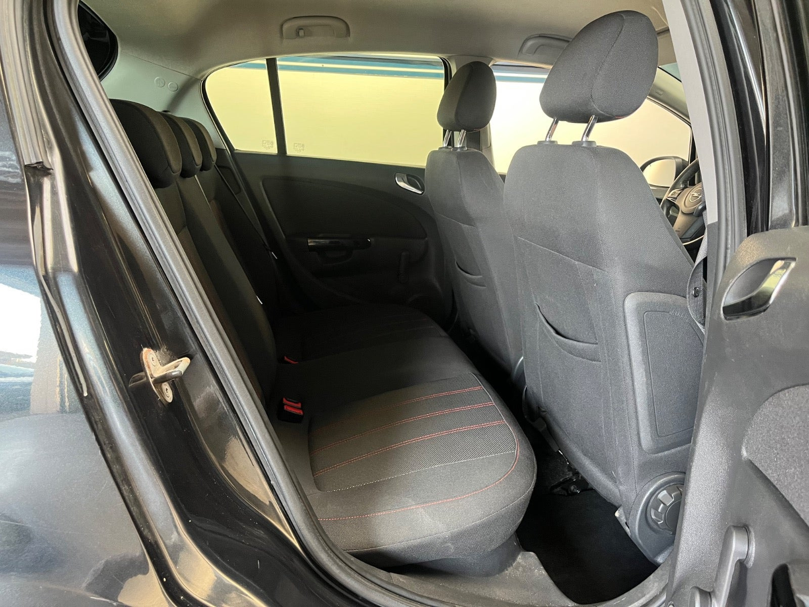 Sort Opel Corsa fra 2013
