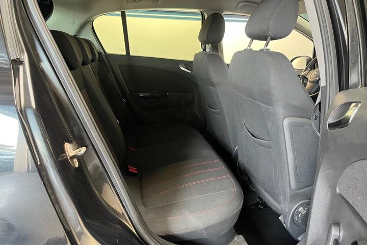 Sort Opel Corsa fra 2013