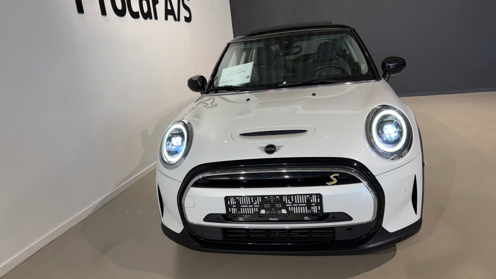 Hvid Mini Cooper SE fra 2023