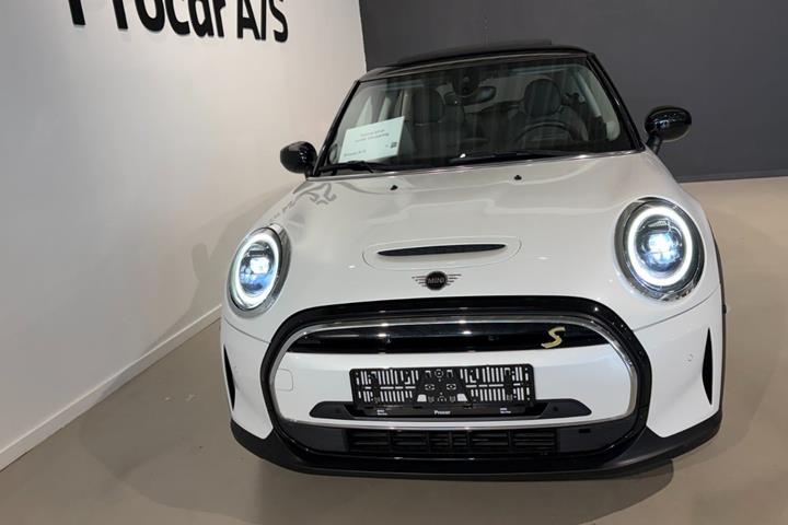 Hvid Mini Cooper SE fra 2023