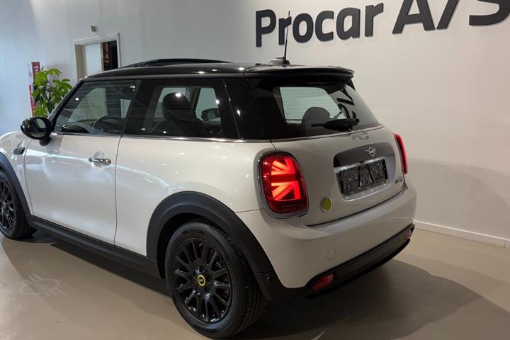 Hvid Mini Cooper SE fra 2023
