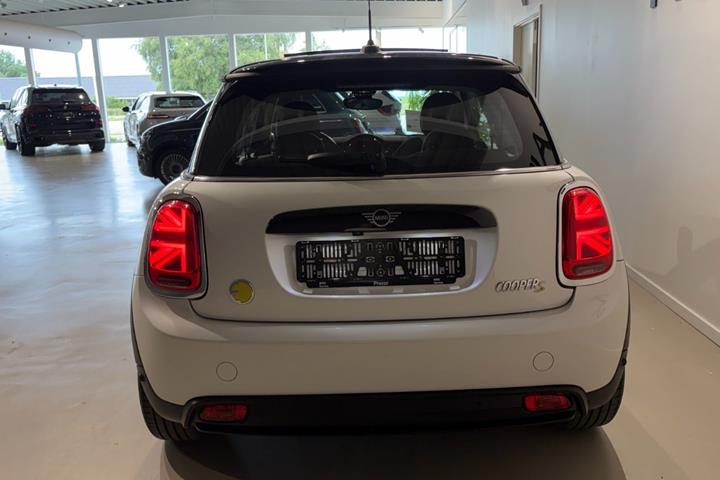 Hvid Mini Cooper SE fra 2023