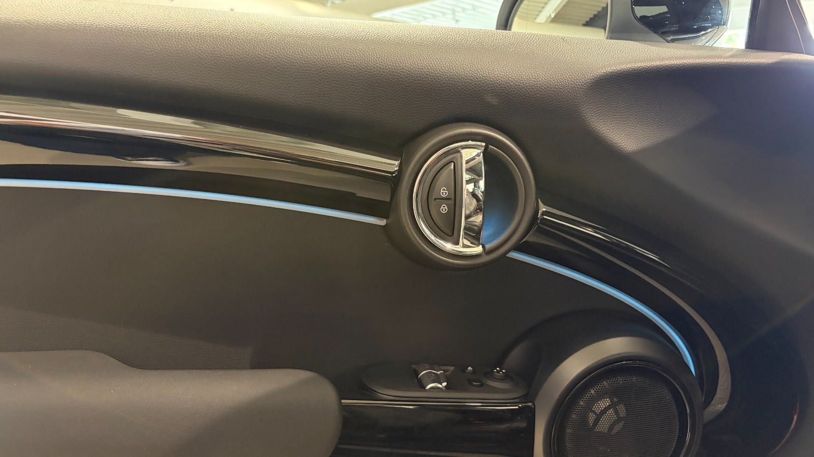 Hvid Mini Cooper SE fra 2023