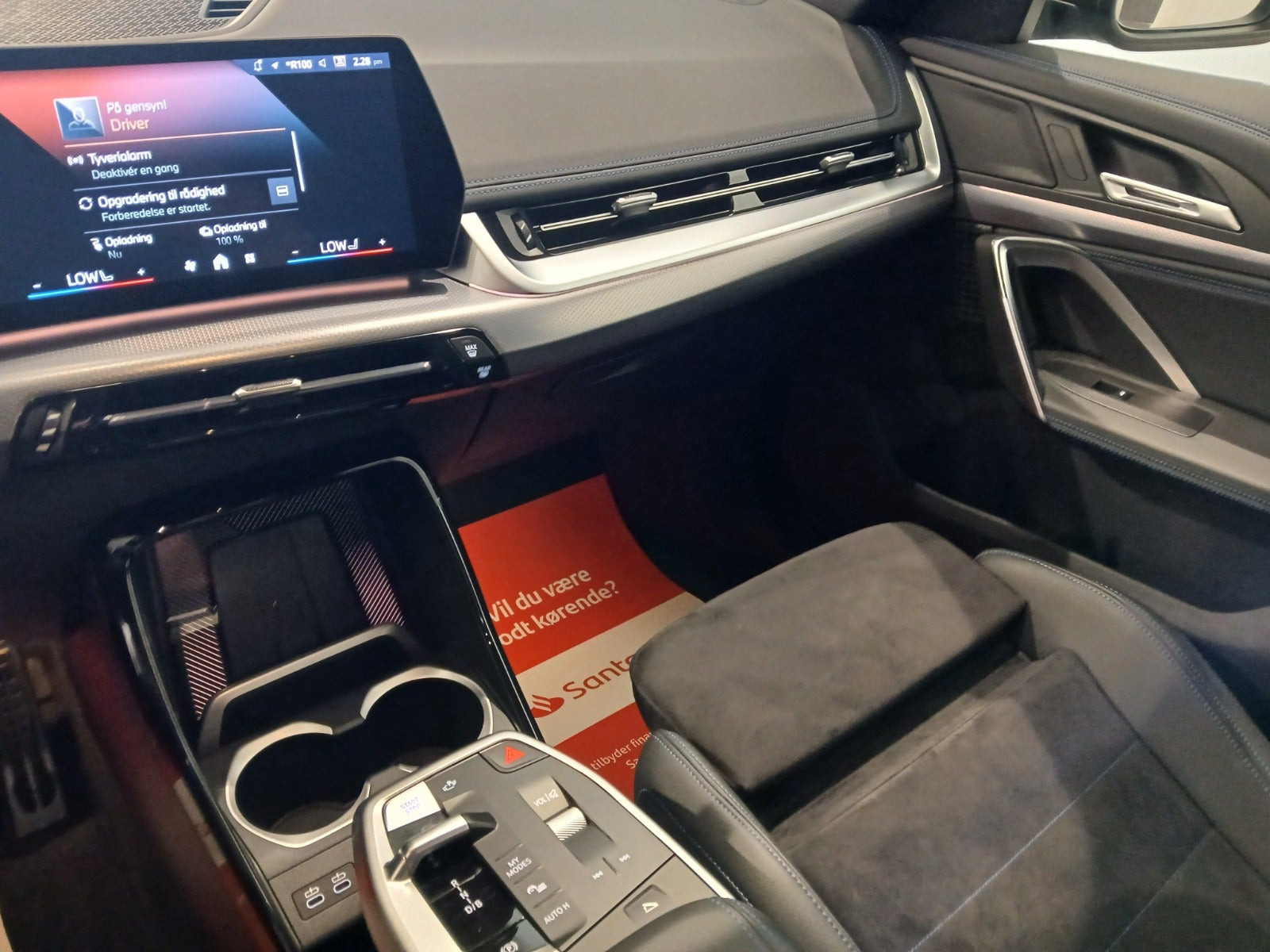 Grøn BMW iX1 fra 2025
