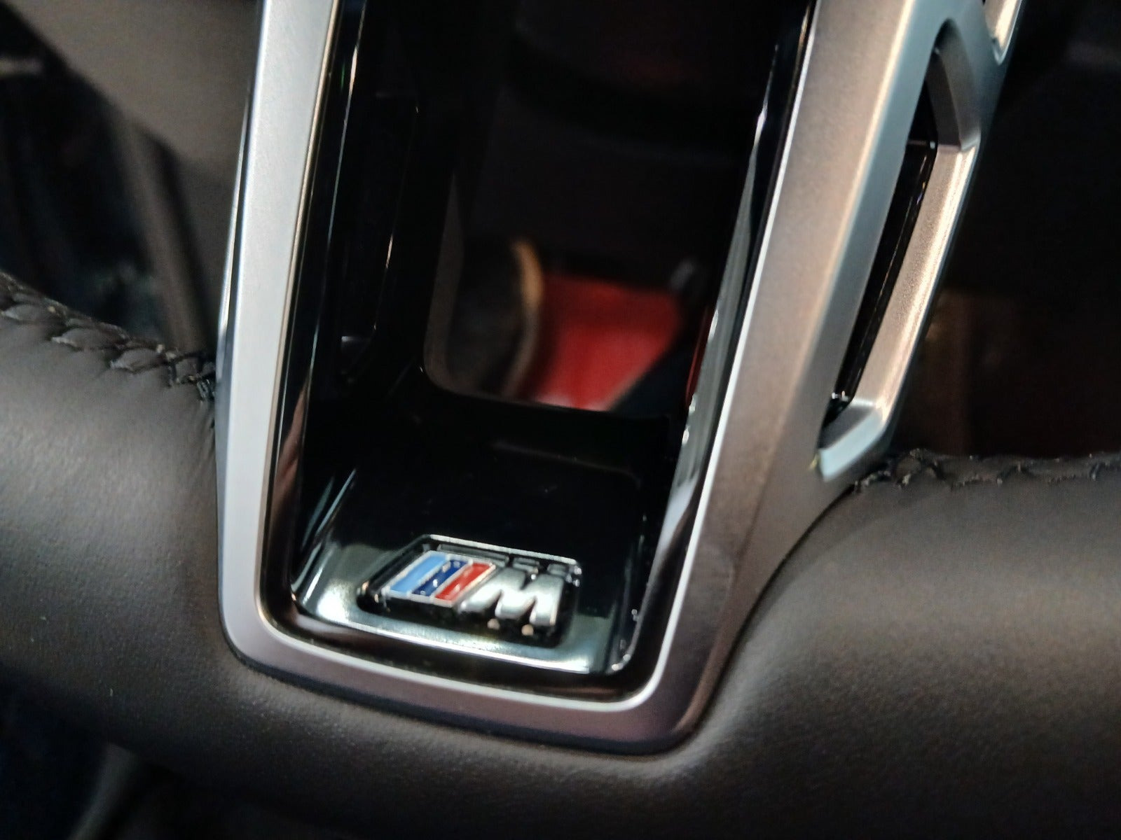 Grøn BMW iX1 fra 2025