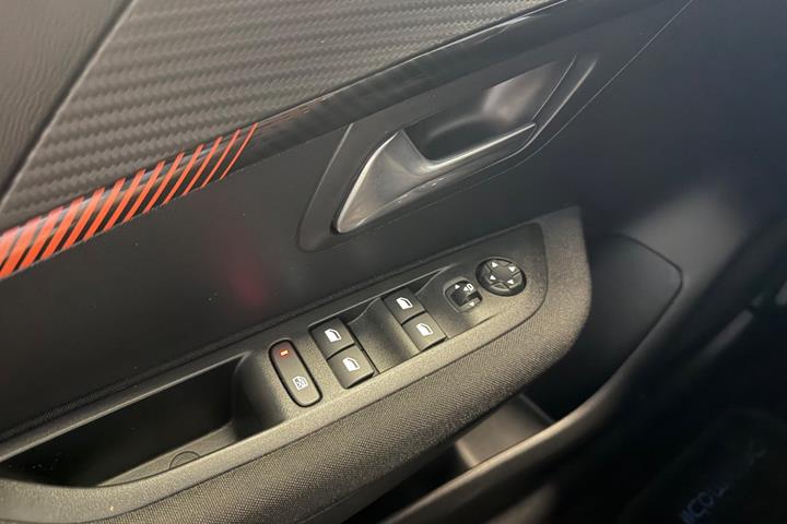 Sølv Peugeot e-208 fra 2023