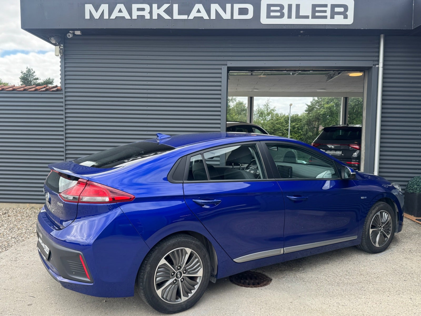 Blå Hyundai Ioniq fra 2020