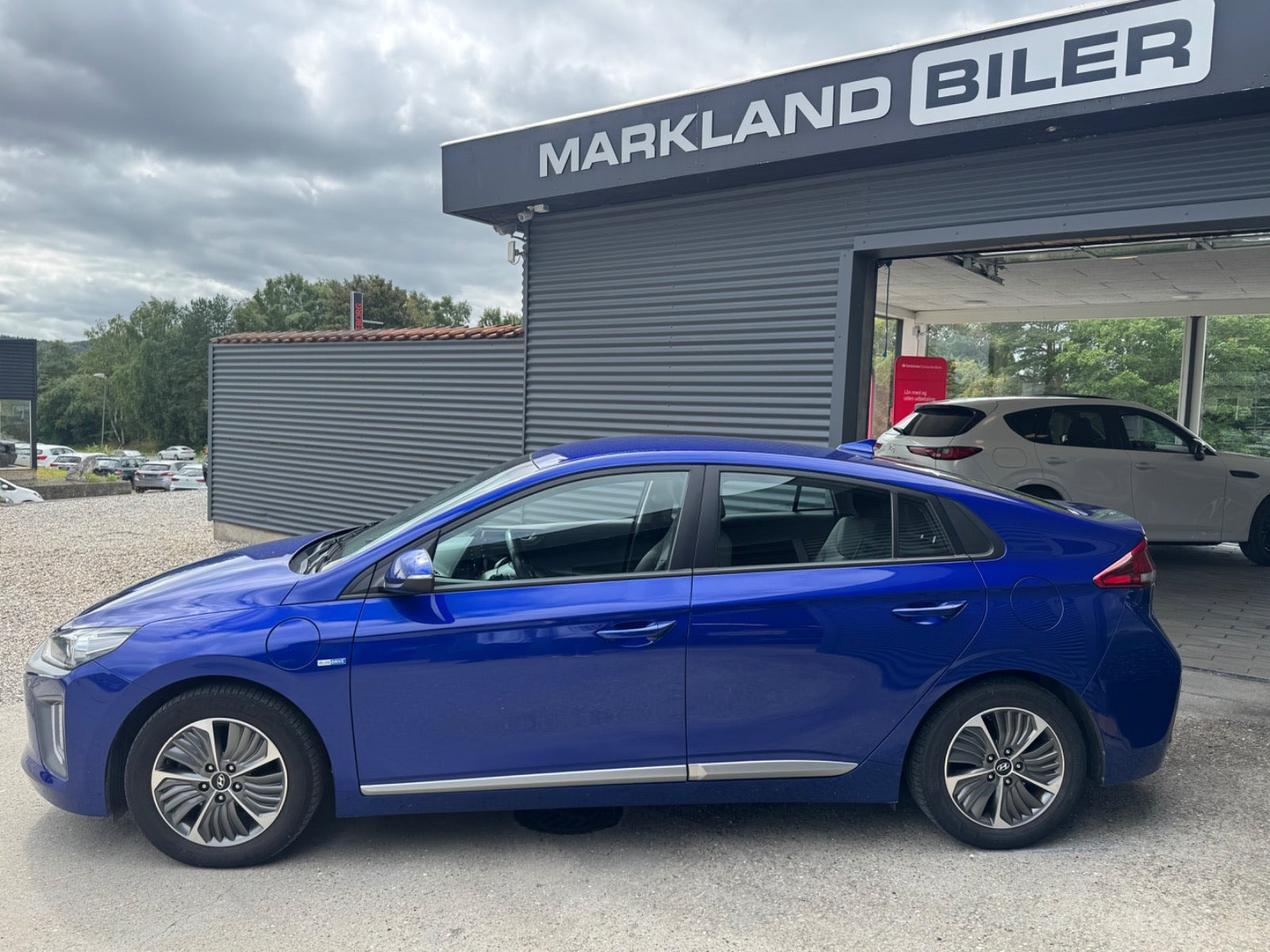 Blå Hyundai Ioniq fra 2020