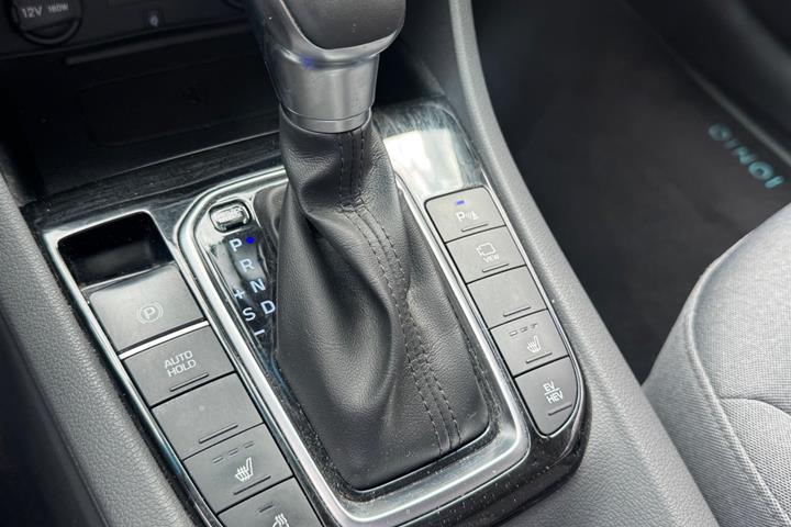 Blå Hyundai Ioniq fra 2020