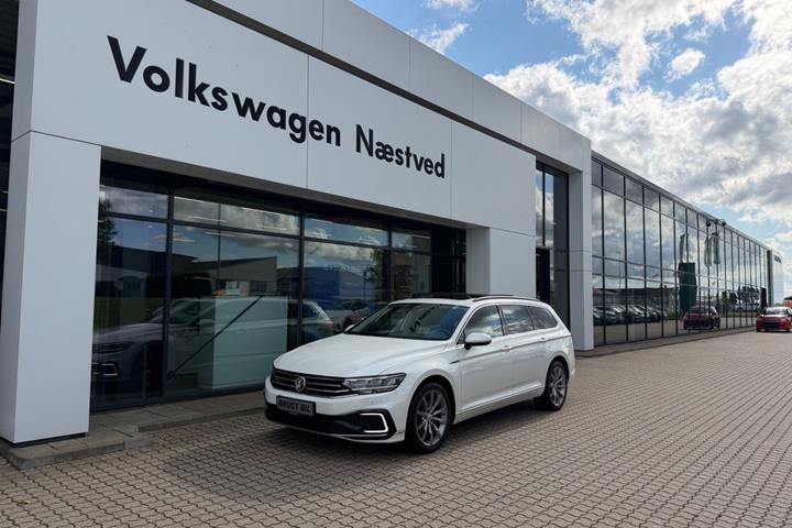 Hvid VW Passat fra 2020