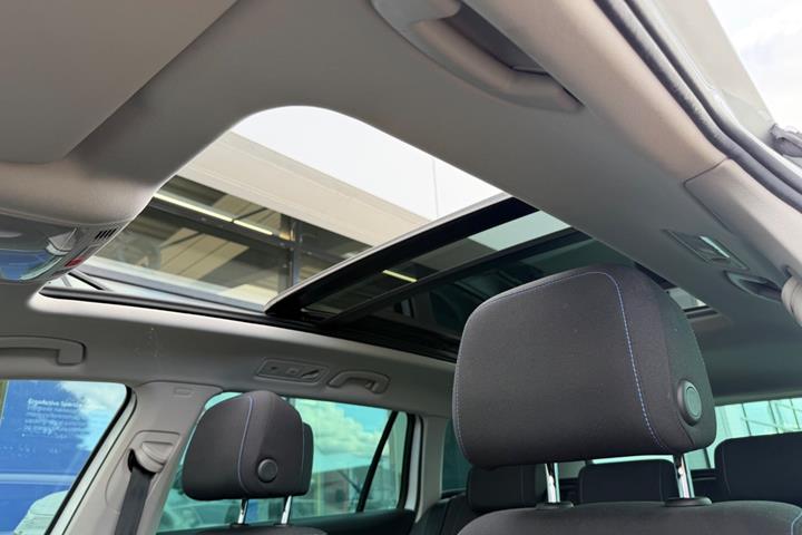 Hvid VW Passat fra 2020