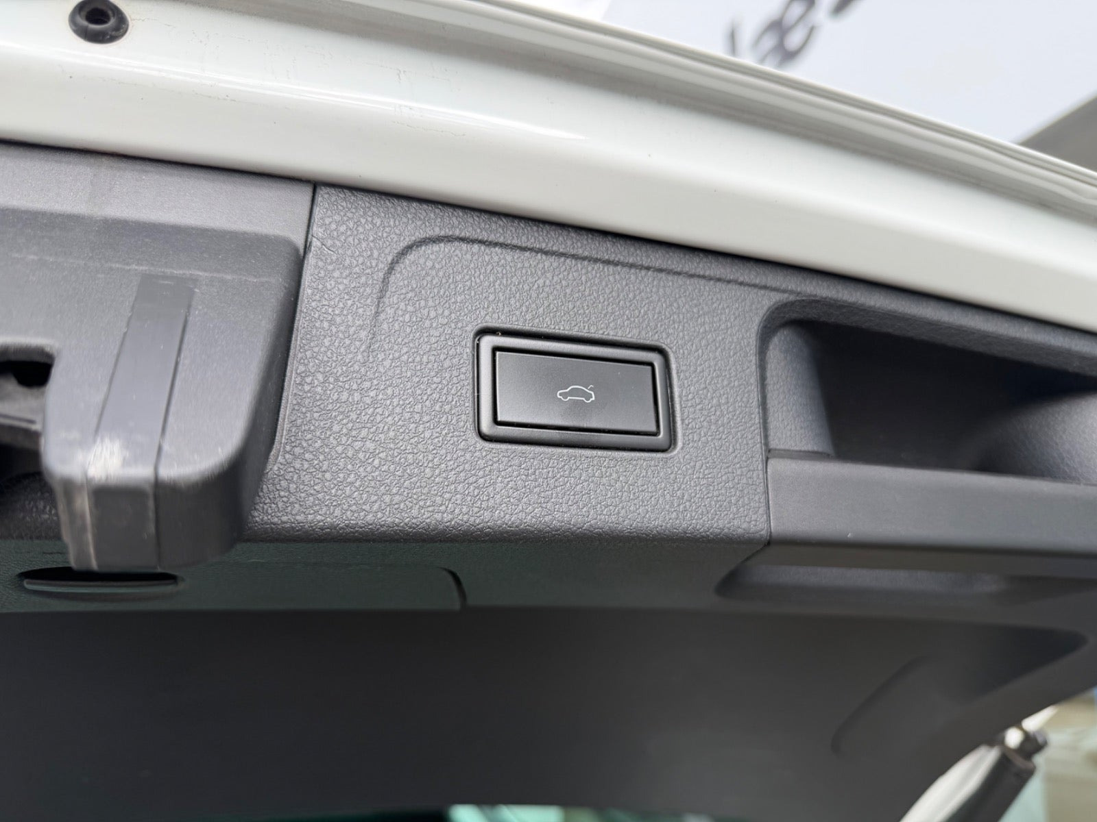 Hvid VW Passat fra 2020
