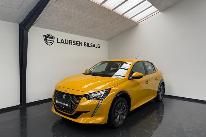 Gul Peugeot e-208 fra 2022