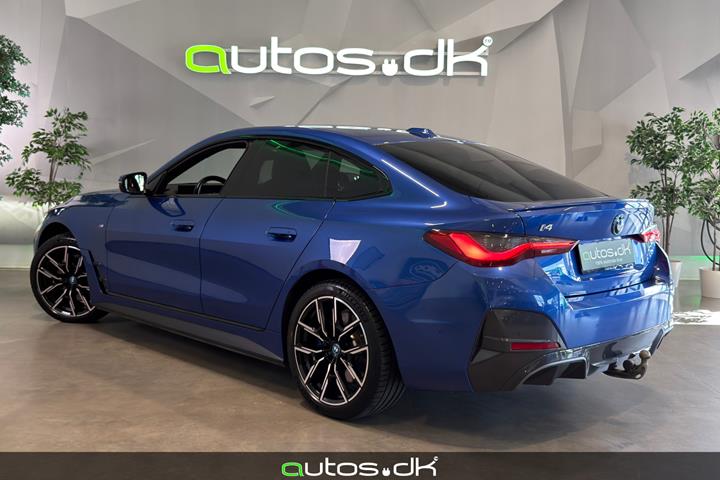 Blå BMW i4 fra 2023