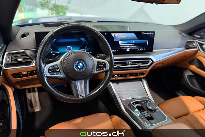 Blå BMW i4 fra 2023