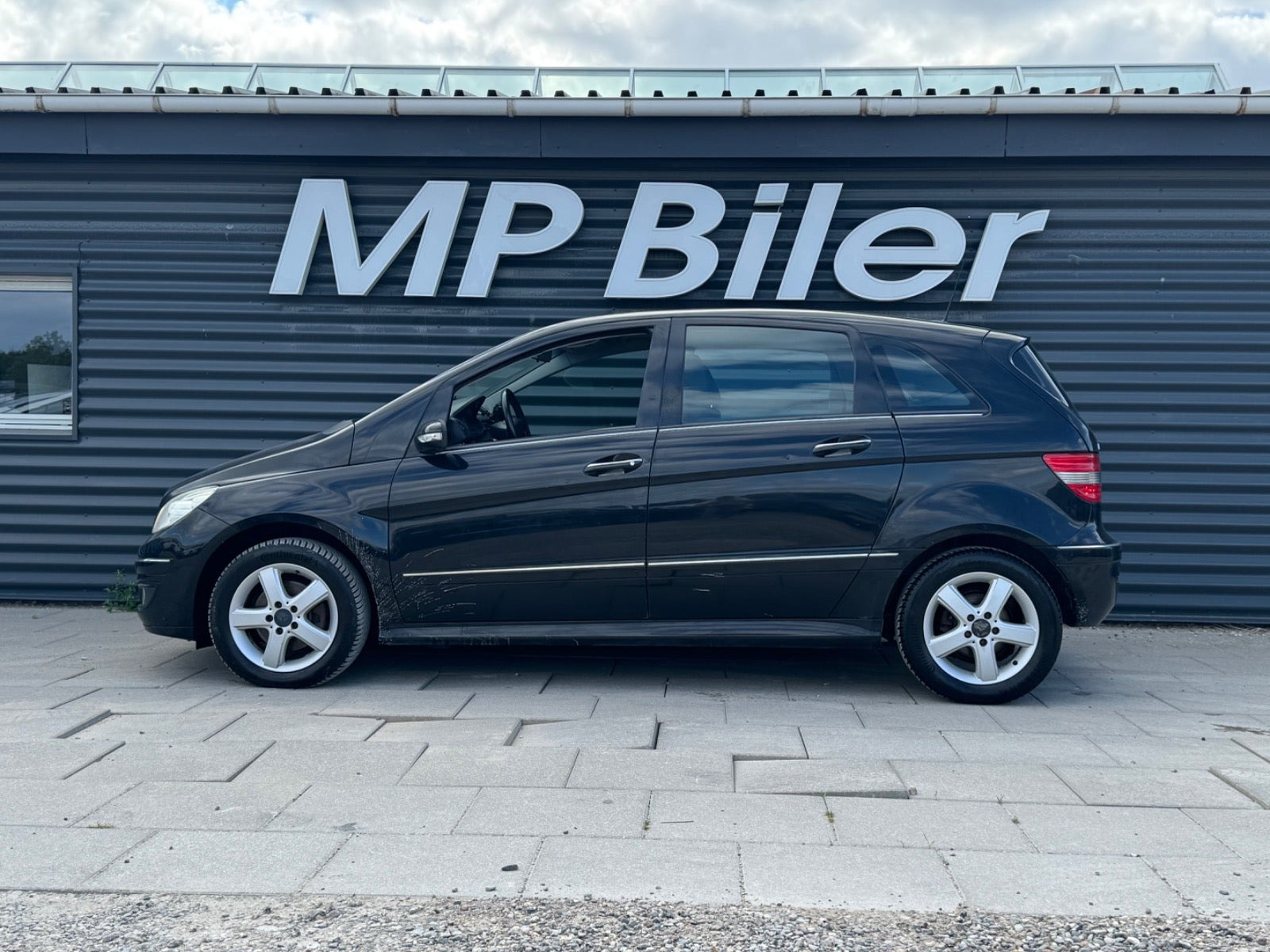 Sort Mercedes B200 fra 2008