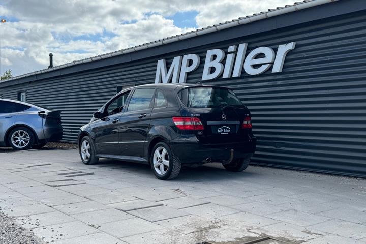 Sort Mercedes B200 fra 2008