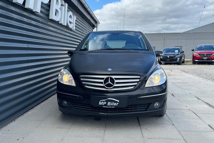 Sort Mercedes B200 fra 2008
