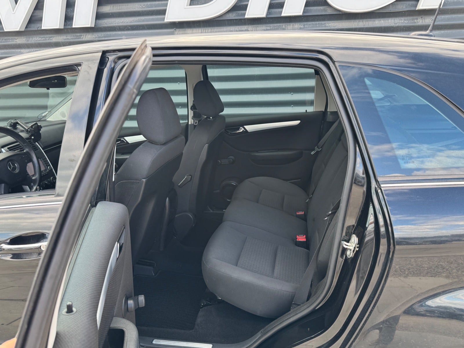 Sort Mercedes B200 fra 2008