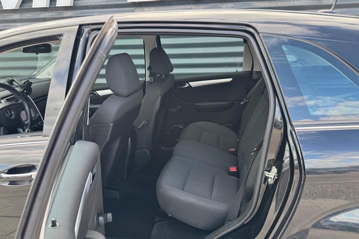 Sort Mercedes B200 fra 2008