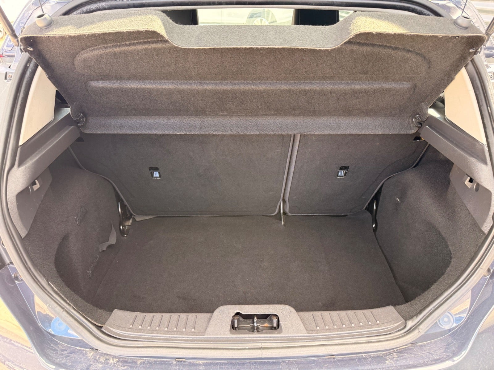 Grå Ford Fiesta fra 2014