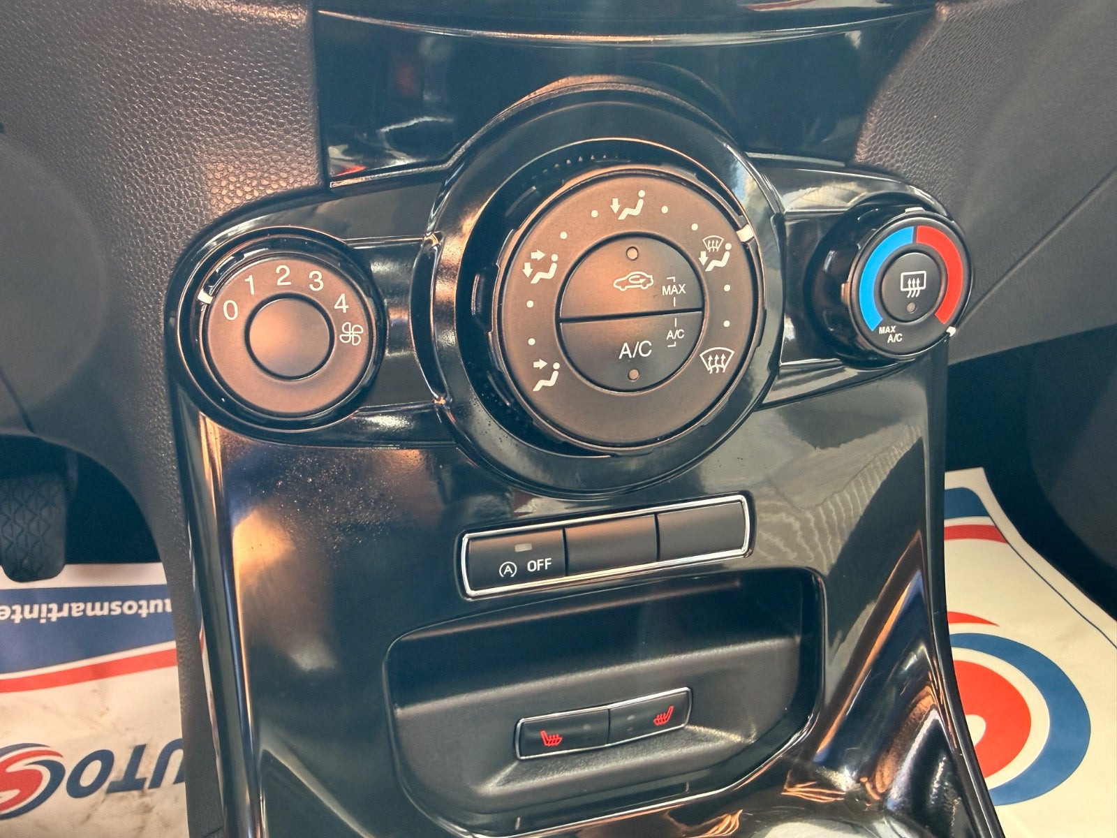 Grå Ford Fiesta fra 2014